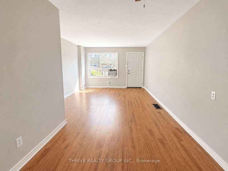 159 Toulon Crescent
