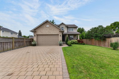 7 Finch Street • North Middlesex, ON photo 2