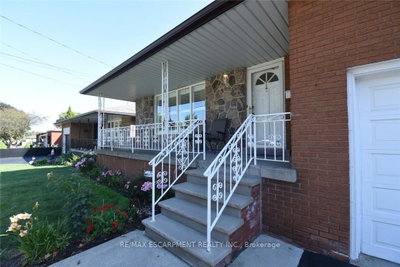 36 Abbington Drive • Hamilton, ON photo 4