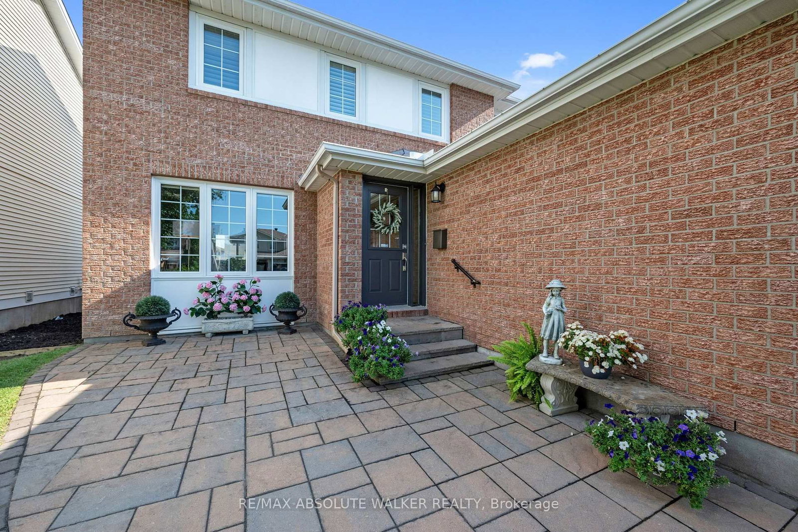 6161 Lariviere Crescent • Ottawa, ON photo 4