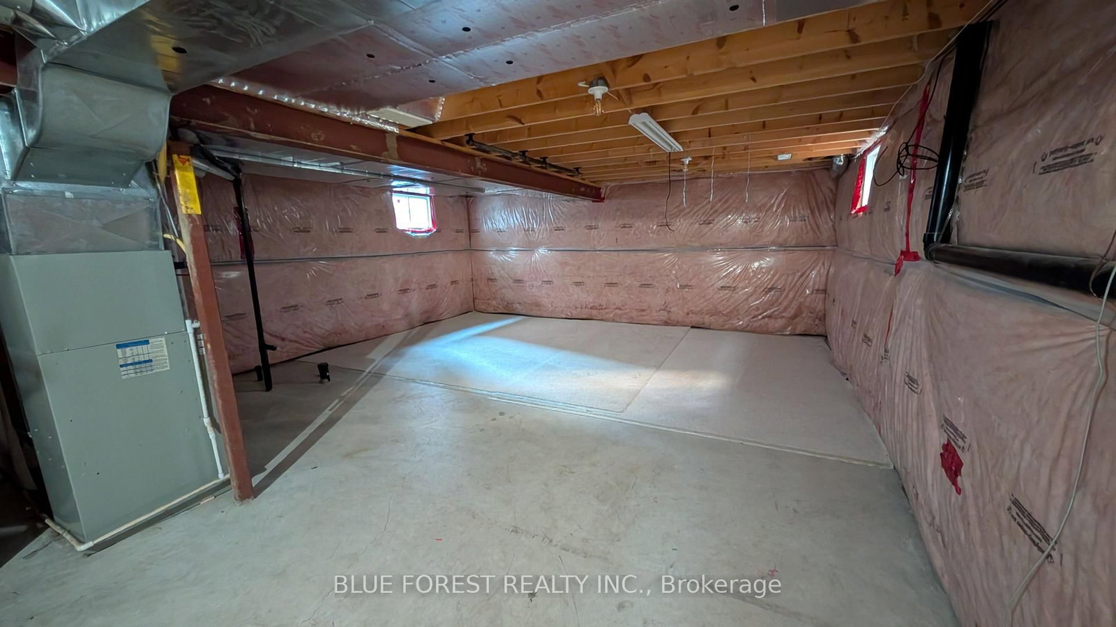904 Frontenac Crescent • Woodstock, ON photo 13