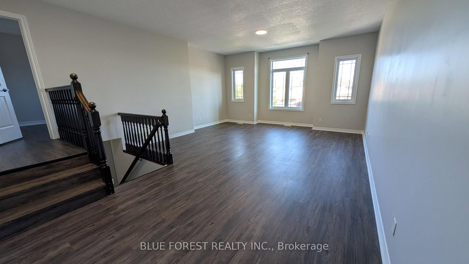 904 Frontenac Crescent • Woodstock, ON photo 14