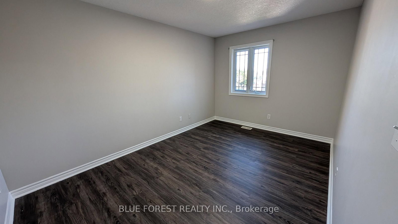 904 Frontenac Crescent • Woodstock, ON photo 18
