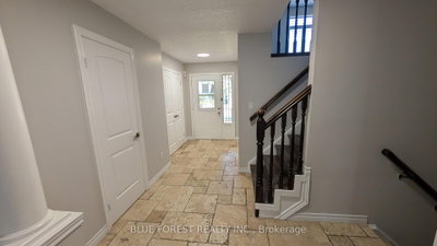 904 Frontenac Crescent • Woodstock, ON photo 2
