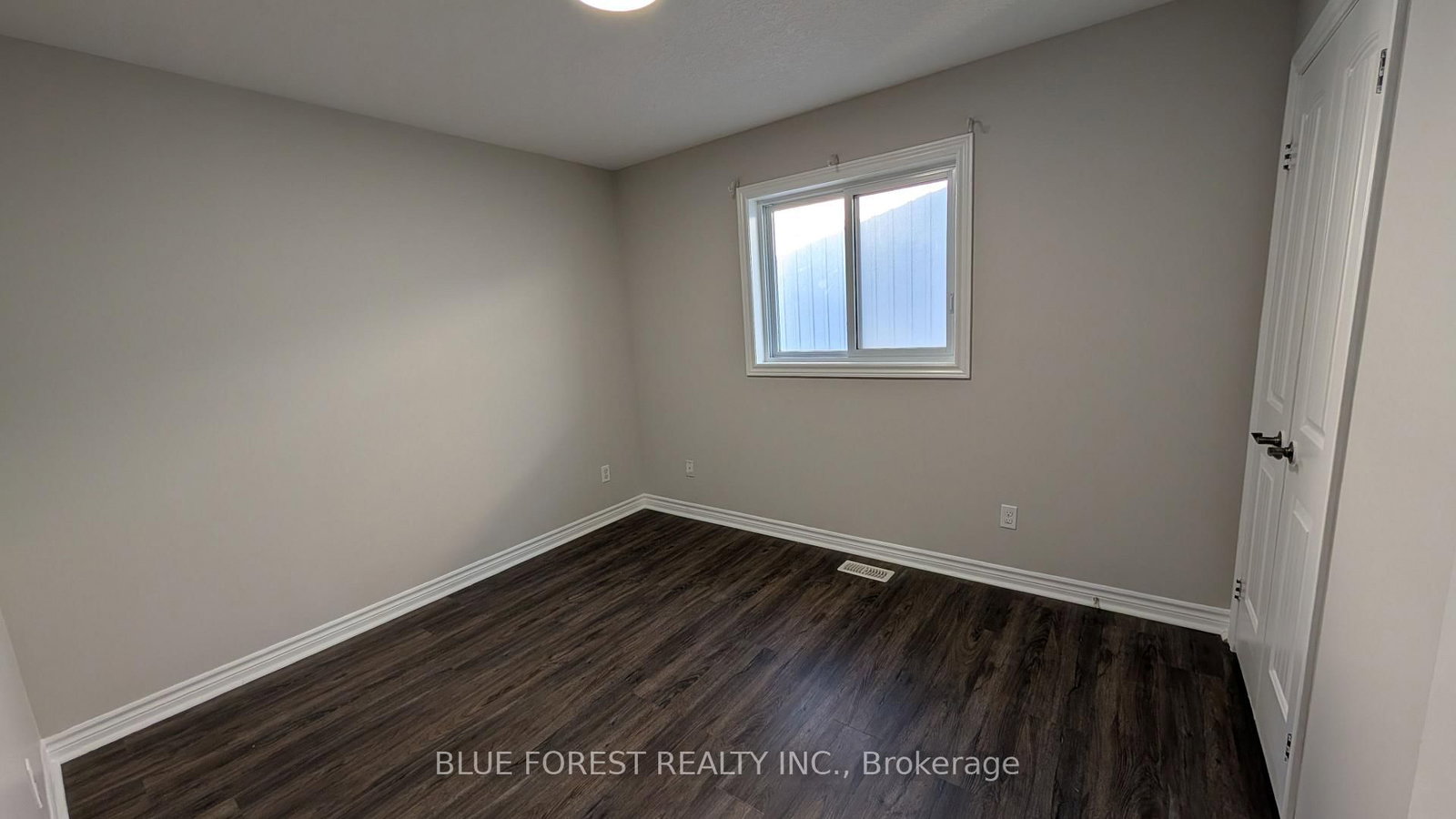 904 Frontenac Crescent • Woodstock, ON photo 22