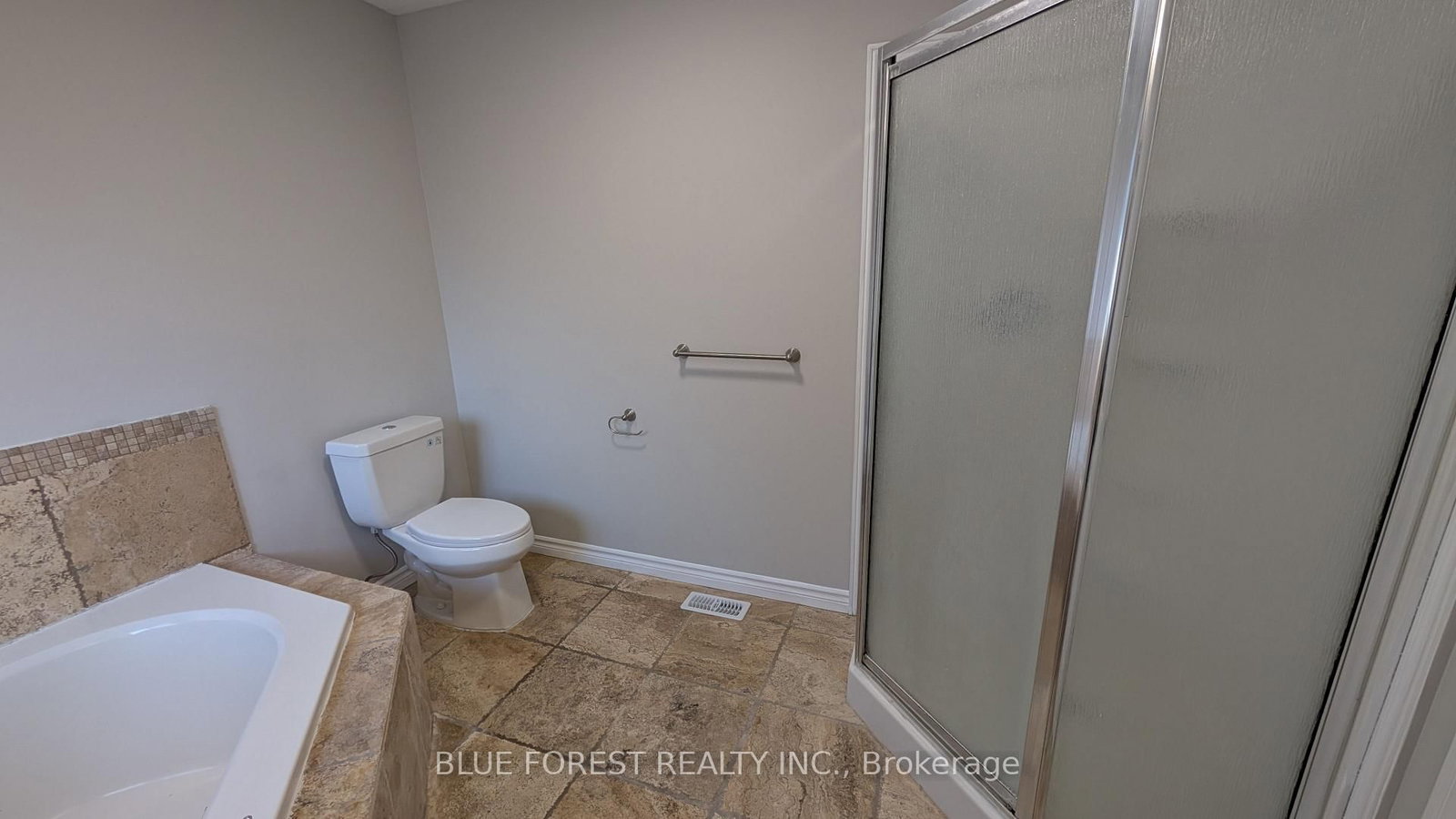 904 Frontenac Crescent • Woodstock, ON photo 27
