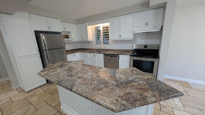 904 Frontenac Crescent • Woodstock, ON photo 6