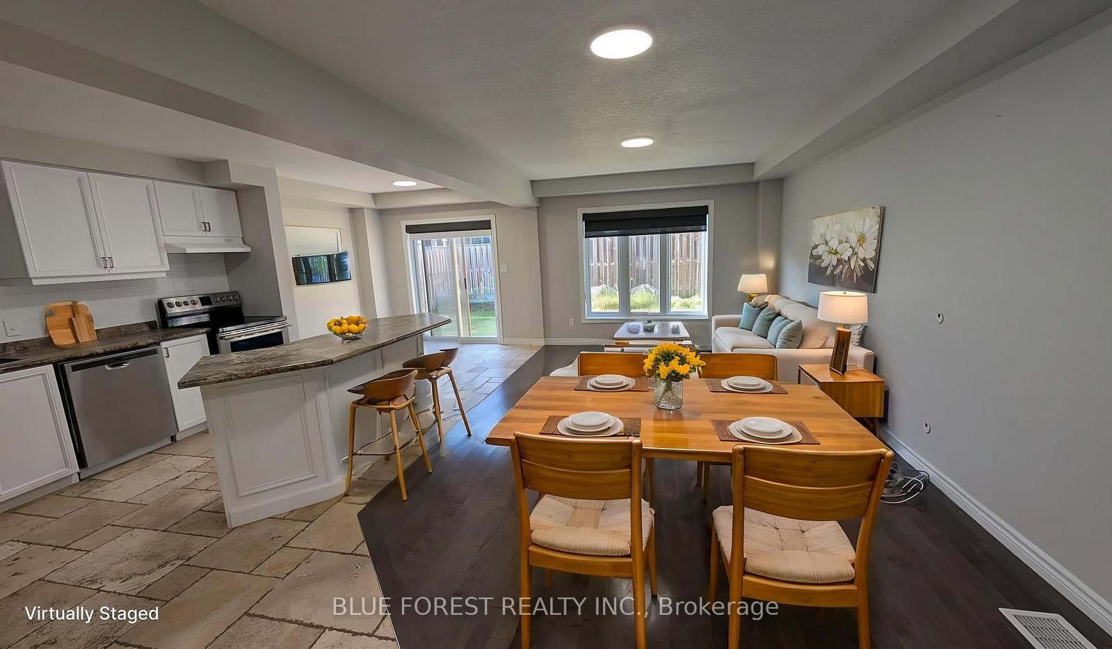 904 Frontenac Crescent • Woodstock, ON photo 7