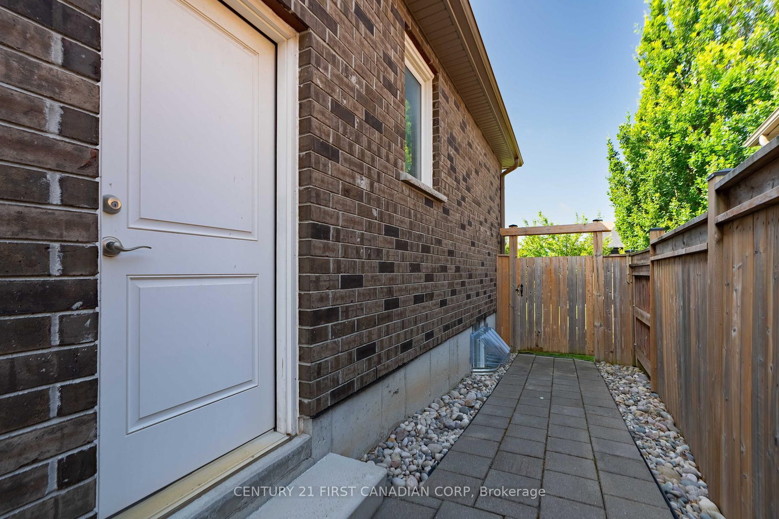 155 Spencer Avenue • Lucan Biddulph, ON photo 5