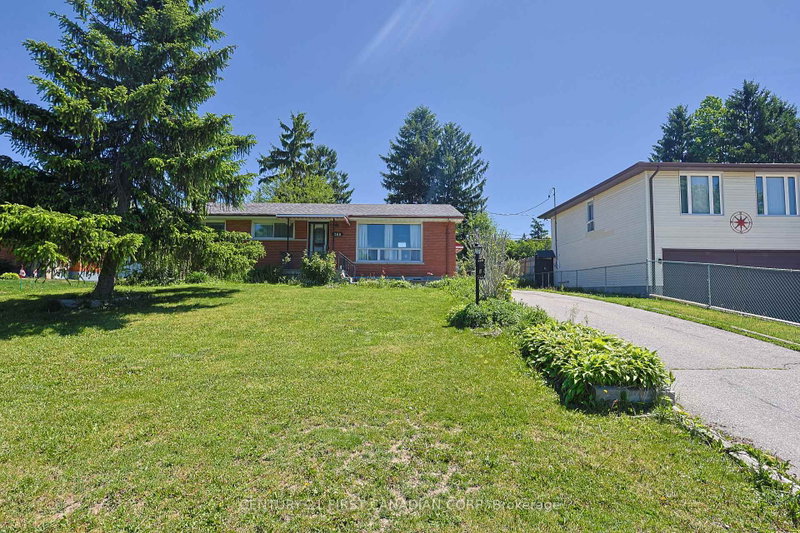 Upper - 268 BURLINGTON Crescent