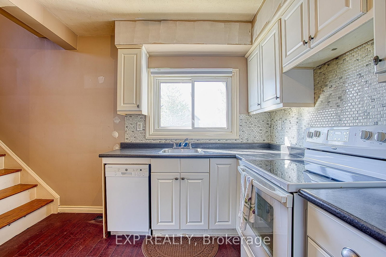 7 Viking Court • #404 • Grimsby, ON photo 10