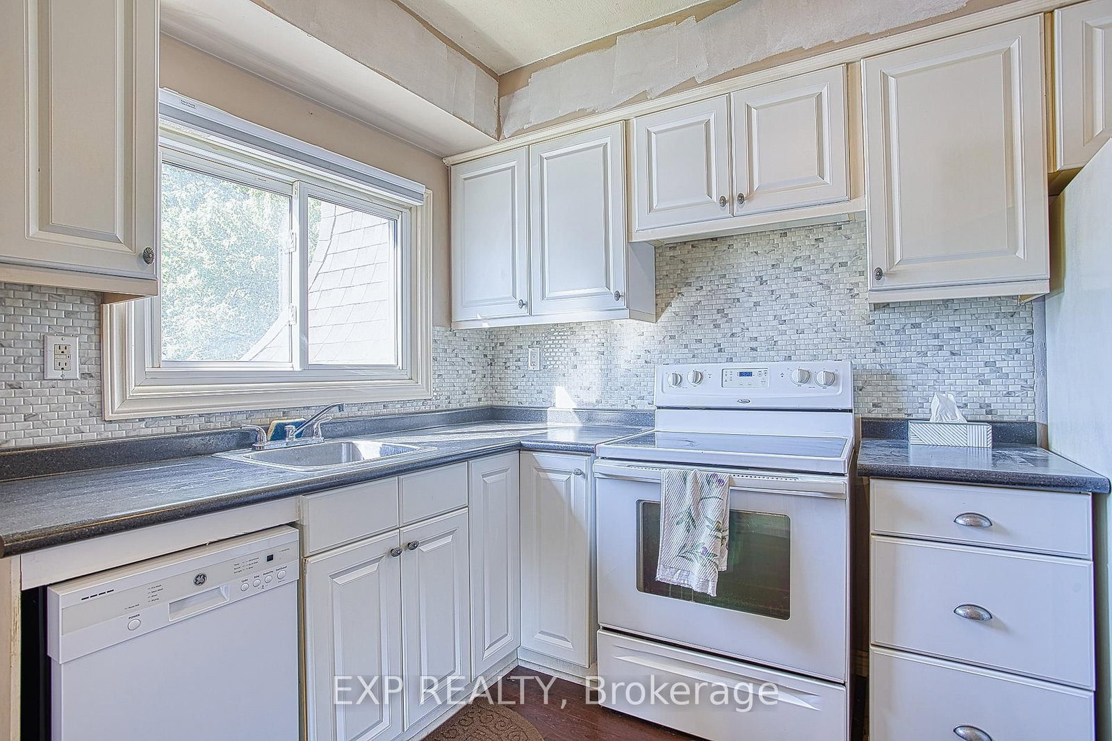 7 Viking Court • #404 • Grimsby, ON photo 9