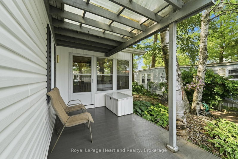 28 IROQUOIS Lane