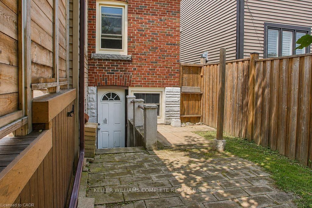 35 Barons Avenue S • Hamilton, ON photo 23