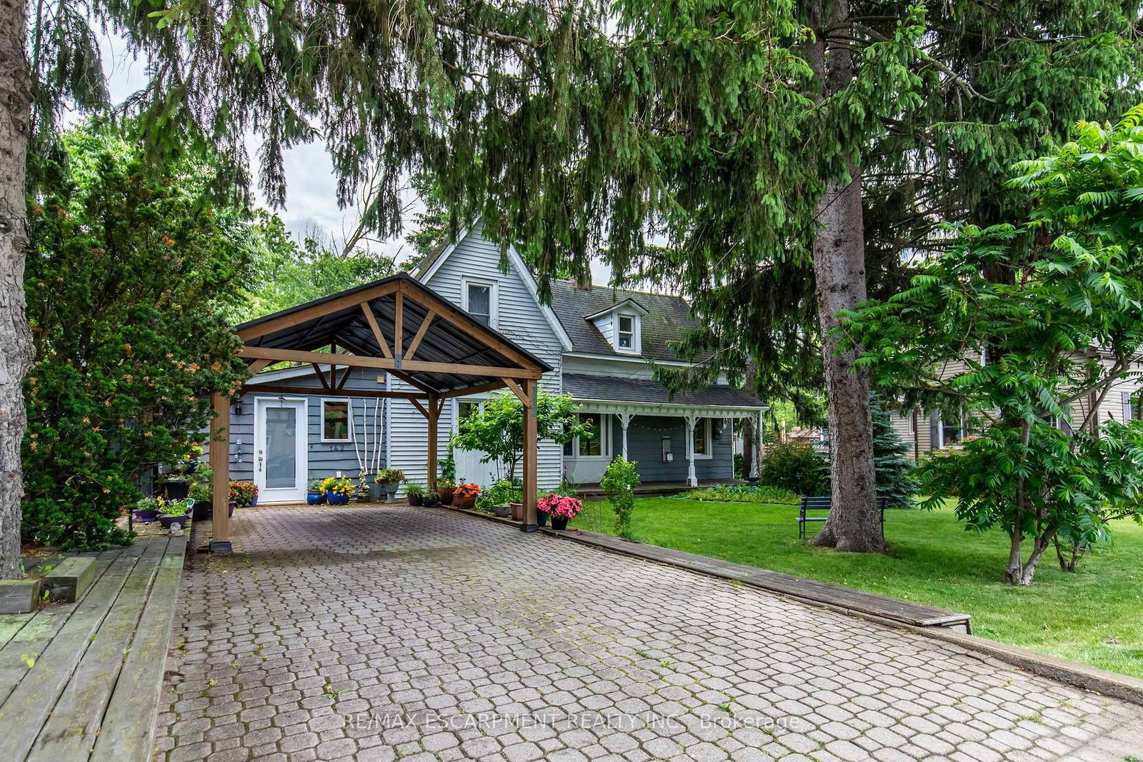 Detached House sold at 142 Griffin Street, West Lincoln, Ontario, L0R 2A0 - Smithville - MLS: X13677778