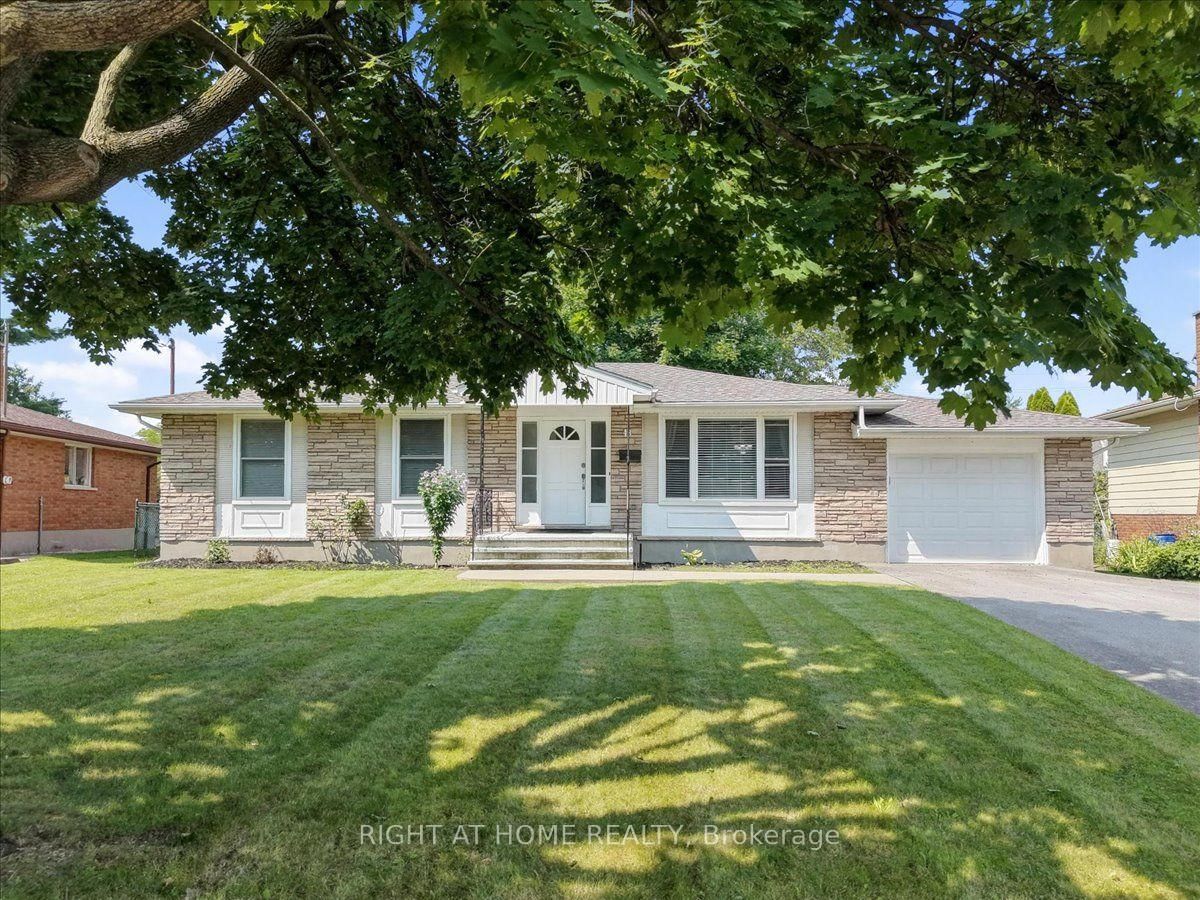43 Monarch Park Drive • St. Catharines, ON photo 1