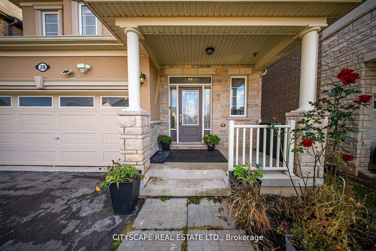 28 Celano Drive • Hamilton, ON photo 4