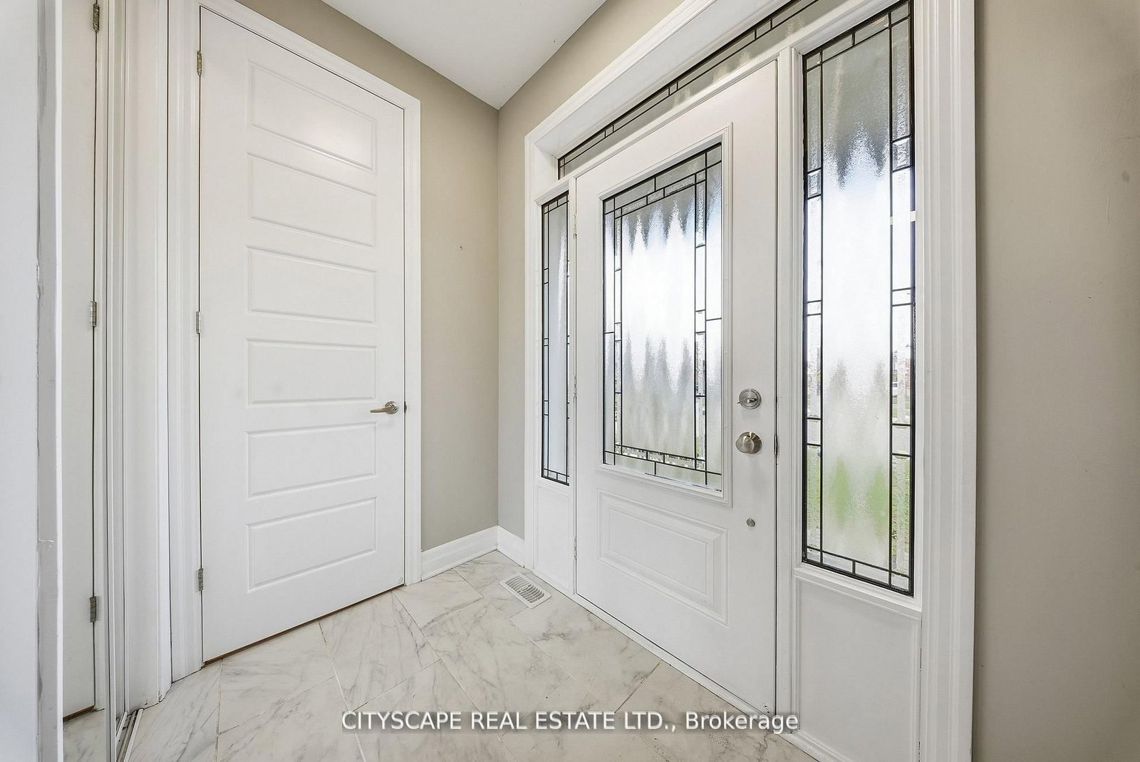 28 Celano Drive • Hamilton, ON photo 6