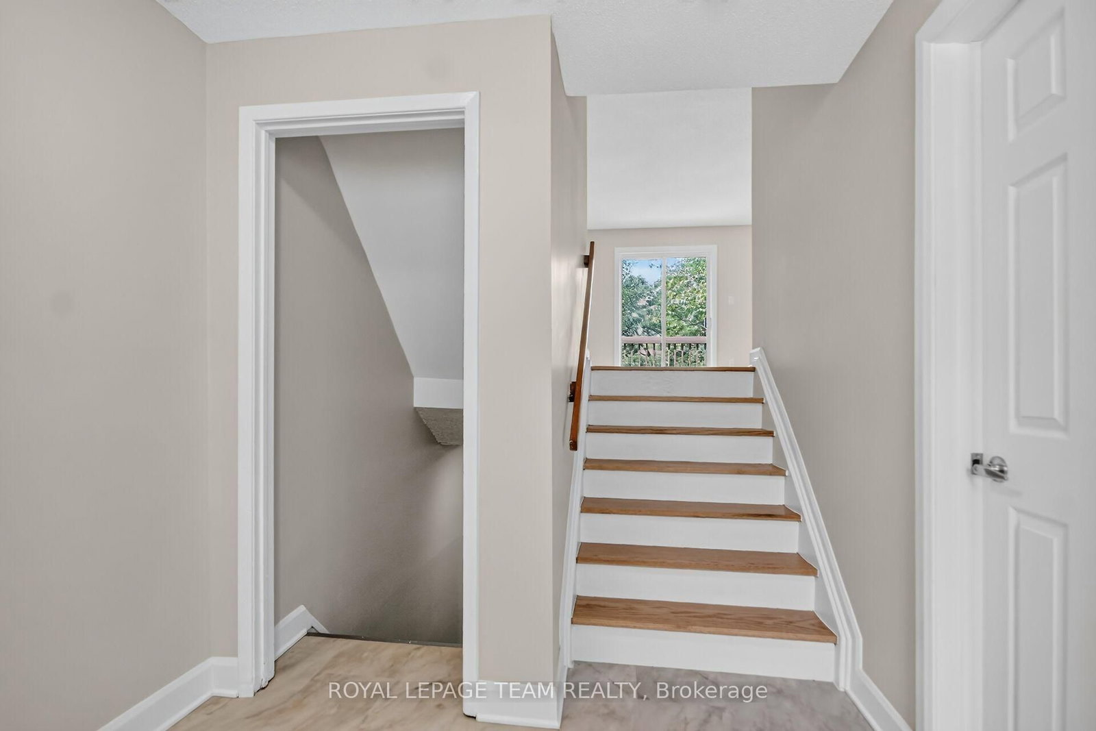 85 Glen Park Drive • Ottawa, ON photo 2