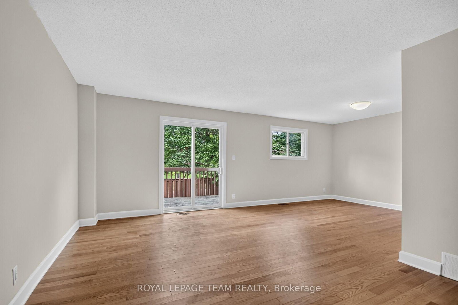 85 Glen Park Drive • Ottawa, ON photo 3