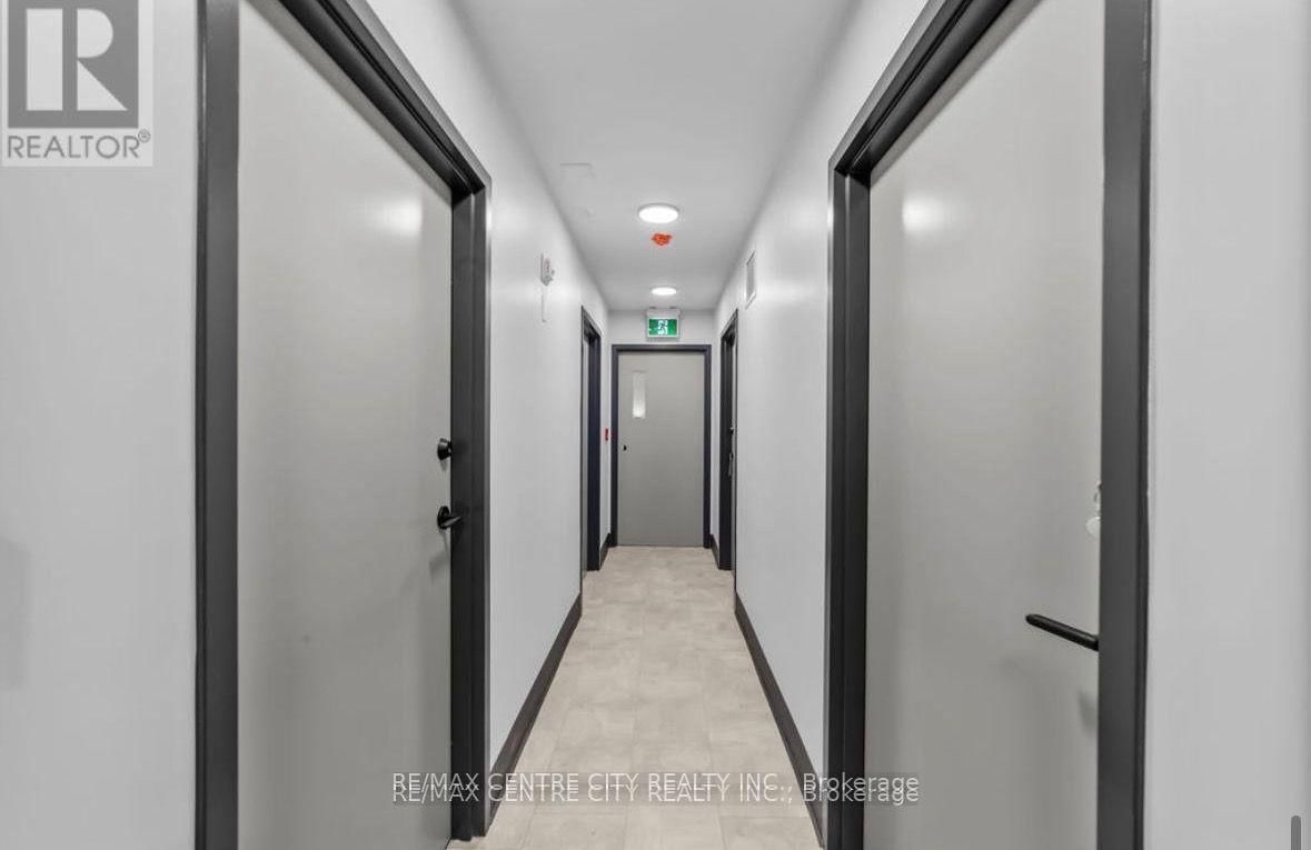 2 - 400 Scenic Drive, London South 4