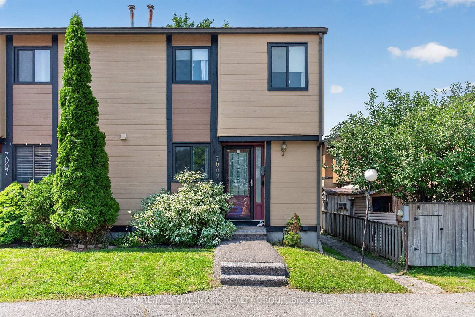 Townhouse for sale at 7009 Bilberry Drive, Orleans, Ontario, K1C 2C2 - Convent Glen North - MLS: X13678004