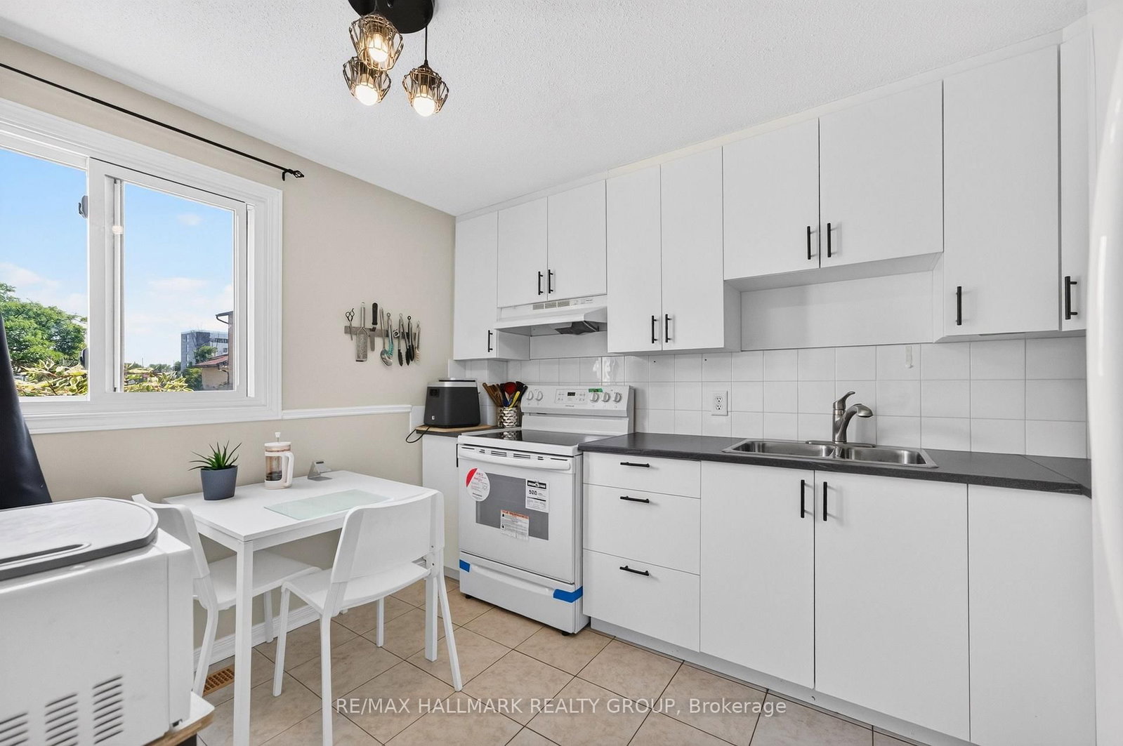 7009 Bilberry Drive • Orleans, ON photo 7