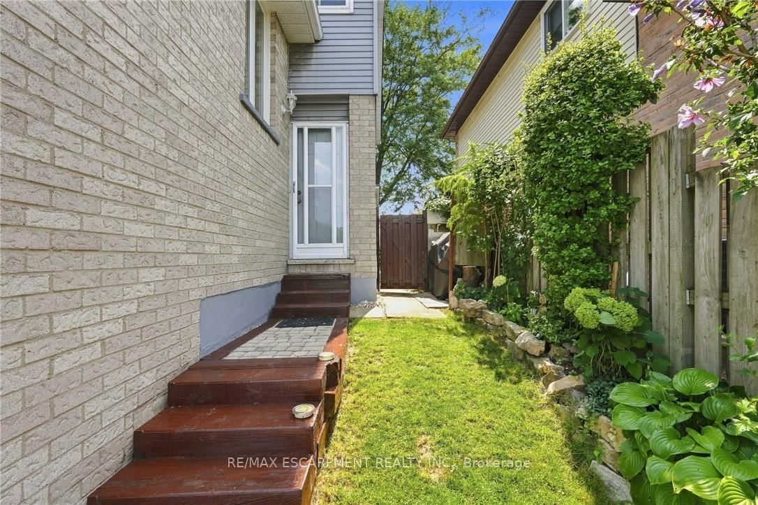 30 Twinoaks Crescent • Hamilton, ON photo 36