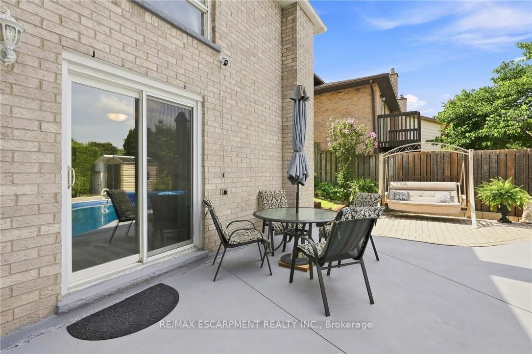 30 Twinoaks Crescent • Hamilton, ON photo 38