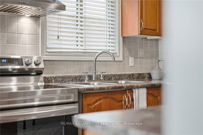 30 Twinoaks Crescent • Hamilton, ON photo 6