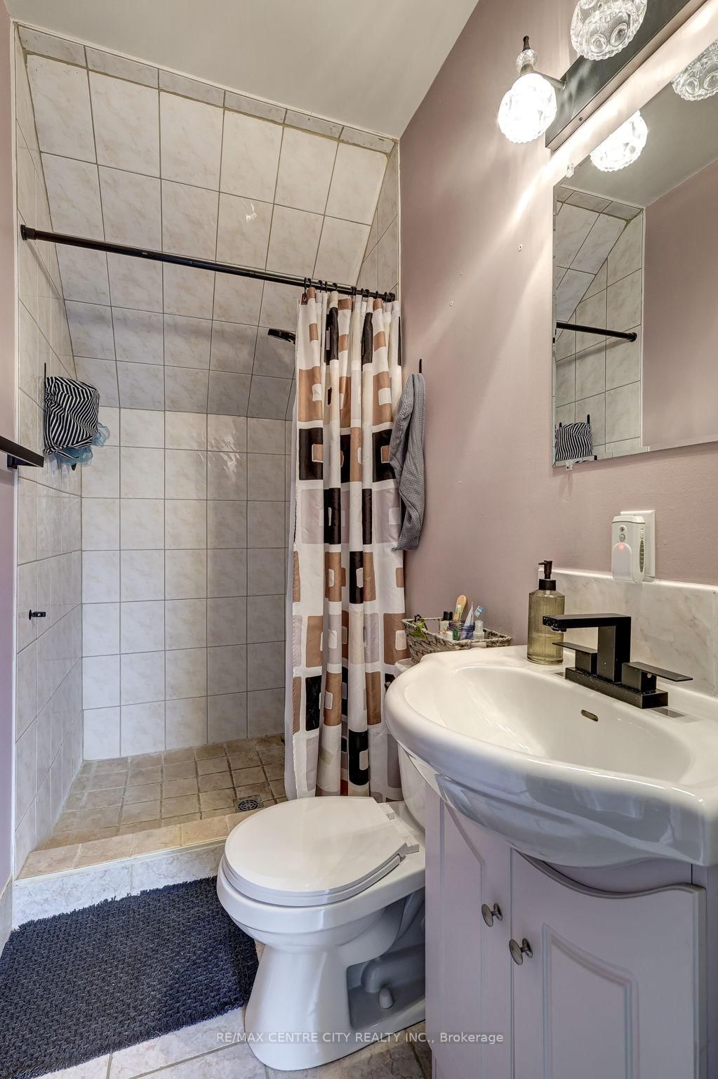 169 Wellington Street • St. Thomas, ON photo 38