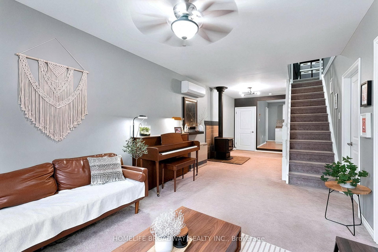 255 Robinson Street N • Grimsby, ON photo 8