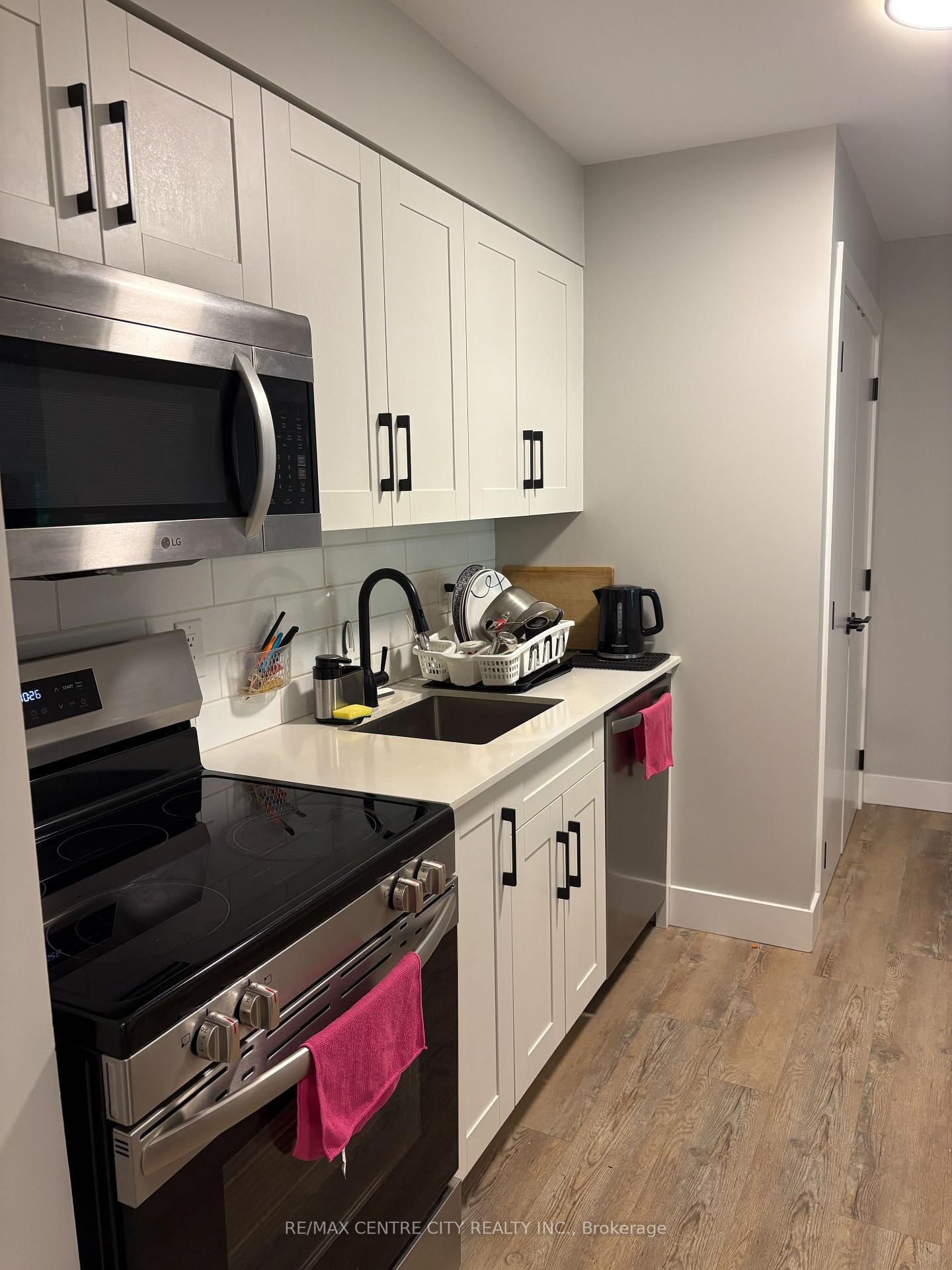 9 - 400 Scenic Drive S, London South 5