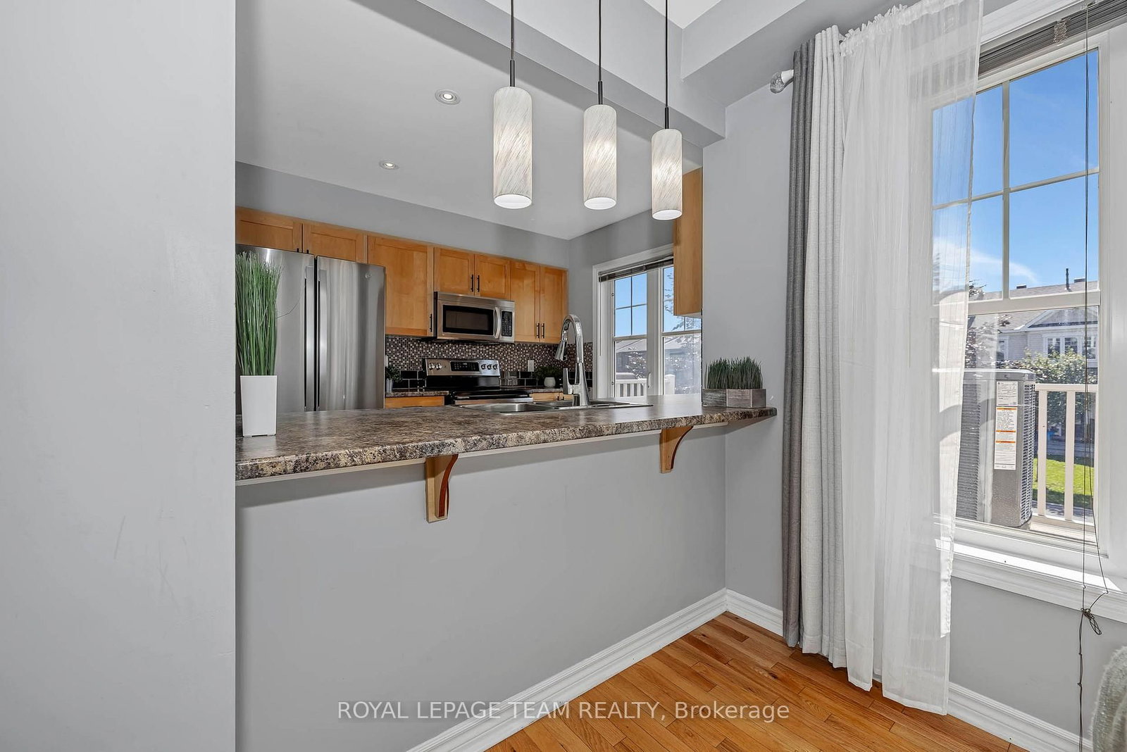 2555 Waterlilly Way • Ottawa, ON photo 16