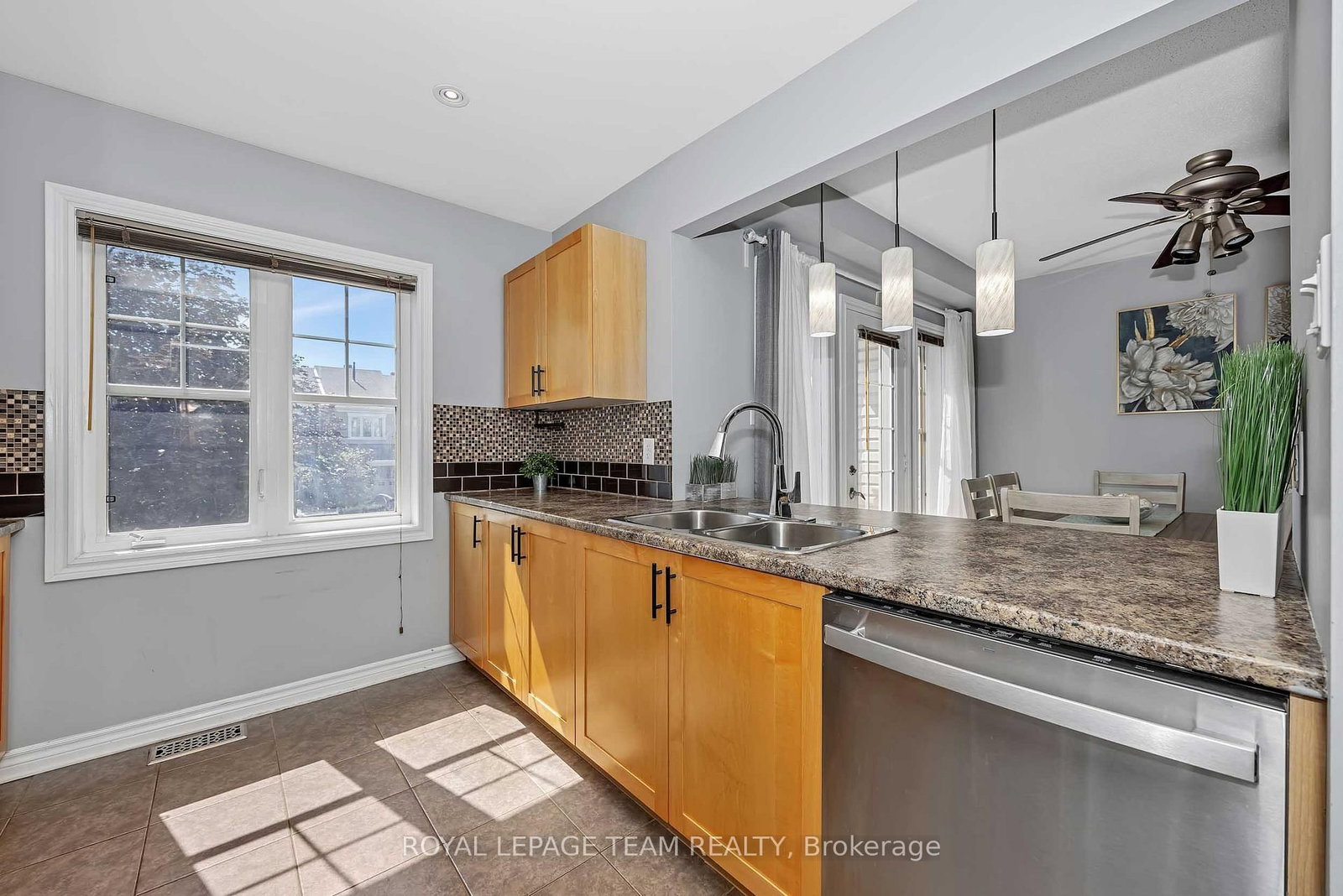 2555 Waterlilly Way • Ottawa, ON photo 19