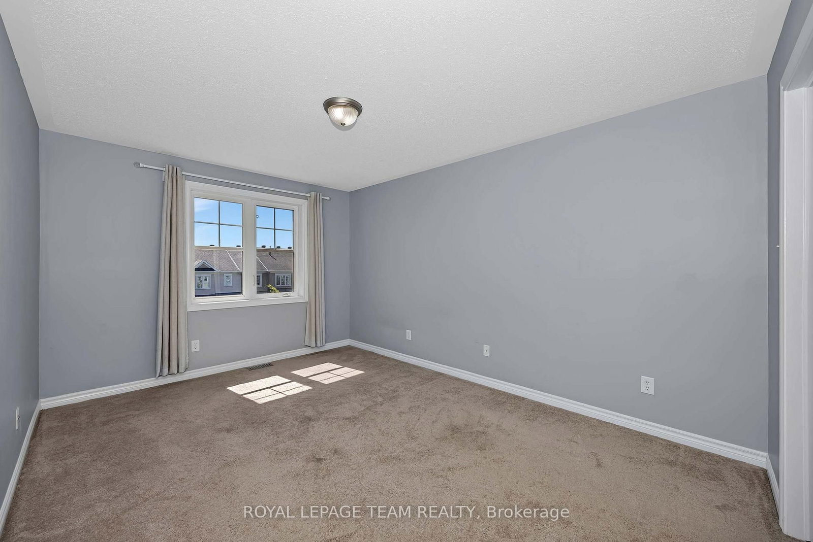 2555 Waterlilly Way • Ottawa, ON photo 24