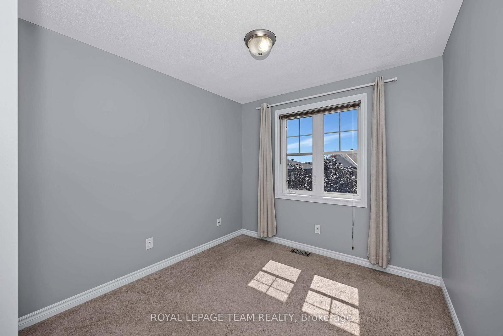 2555 Waterlilly Way • Ottawa, ON photo 27