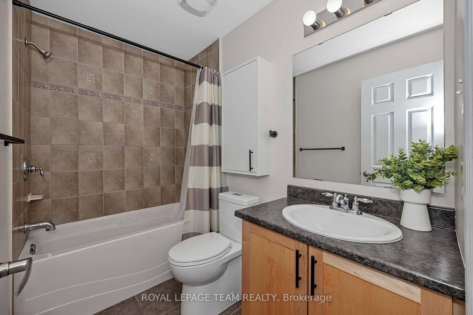 2555 Waterlilly Way • Ottawa, ON photo 29
