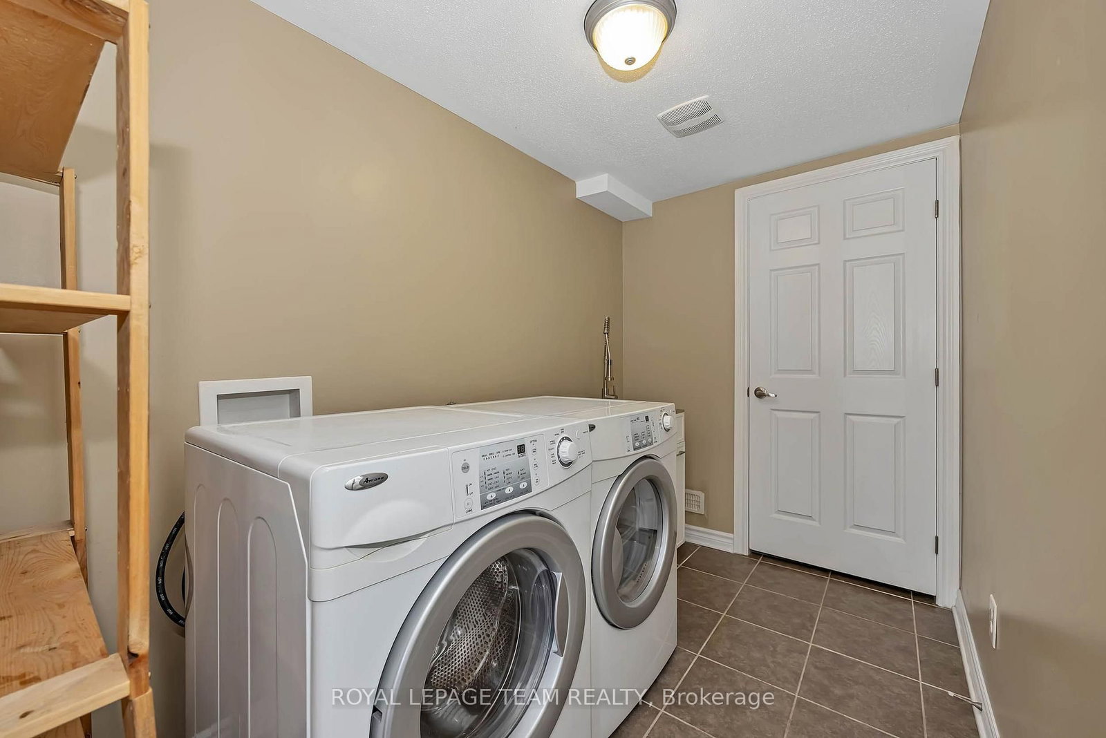 2555 Waterlilly Way • Ottawa, ON photo 5