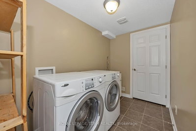 2555 Waterlilly Way • Ottawa, ON photo 5
