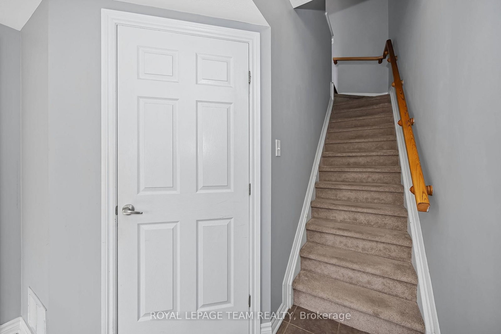 2555 Waterlilly Way • Ottawa, ON photo 6