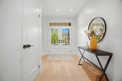 75 Cathedral Court • Hamilton, ON photo 3