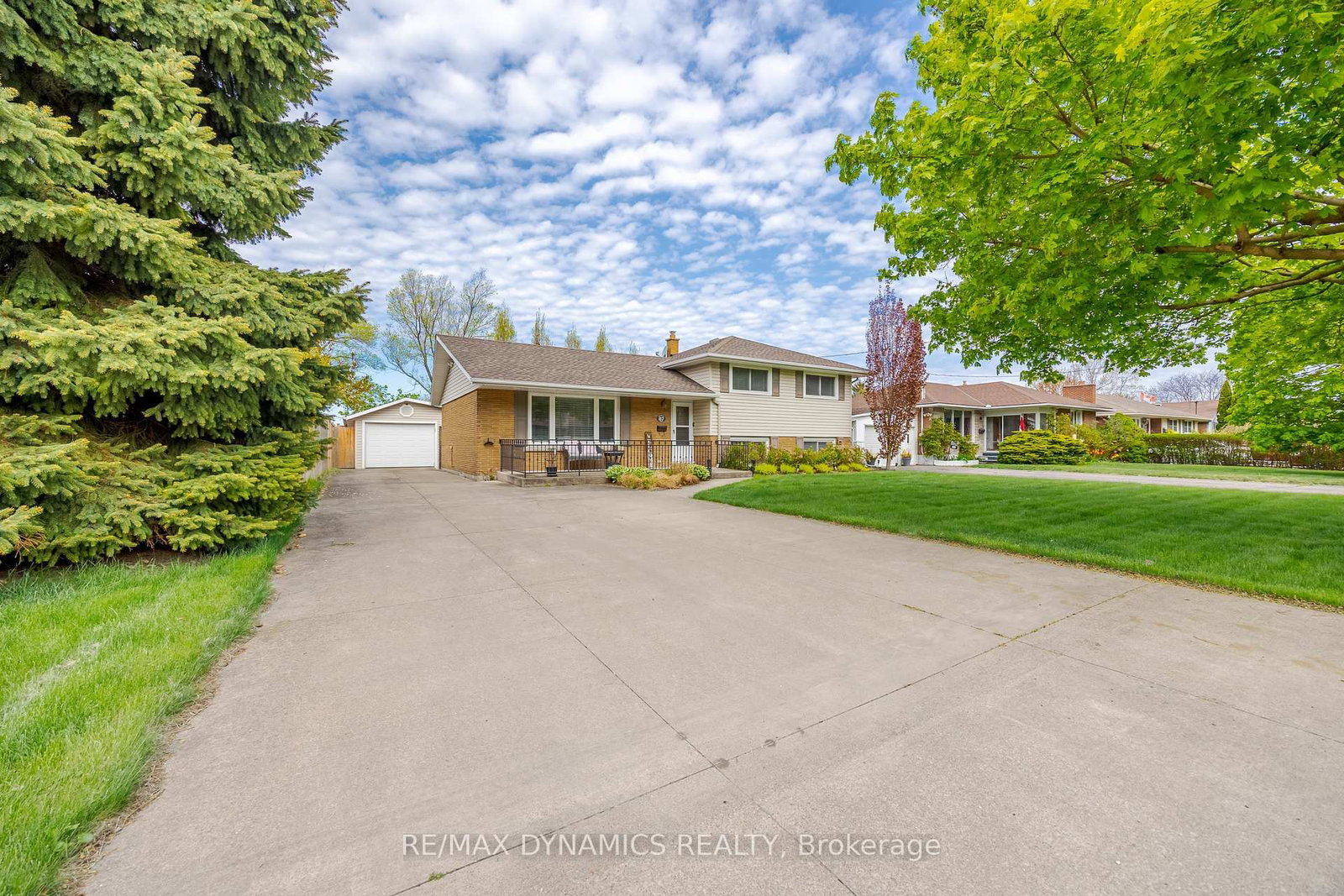 87 Rochelle Drive • St. Catharines, ON photo 1