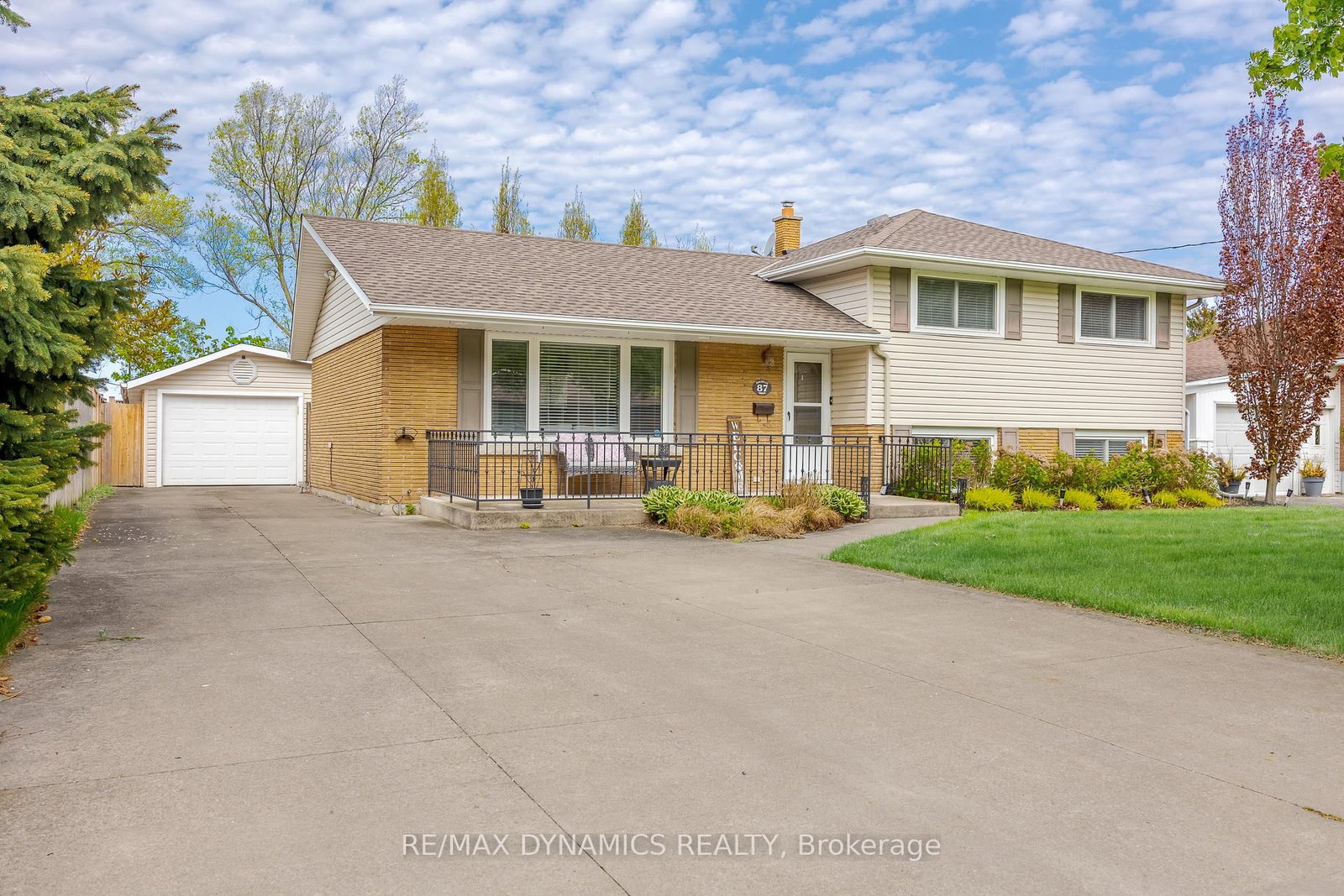 87 Rochelle Drive • St. Catharines, ON photo 2
