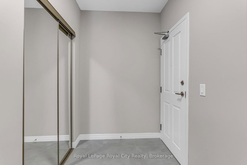 301 - 60 Wyndham Street S
