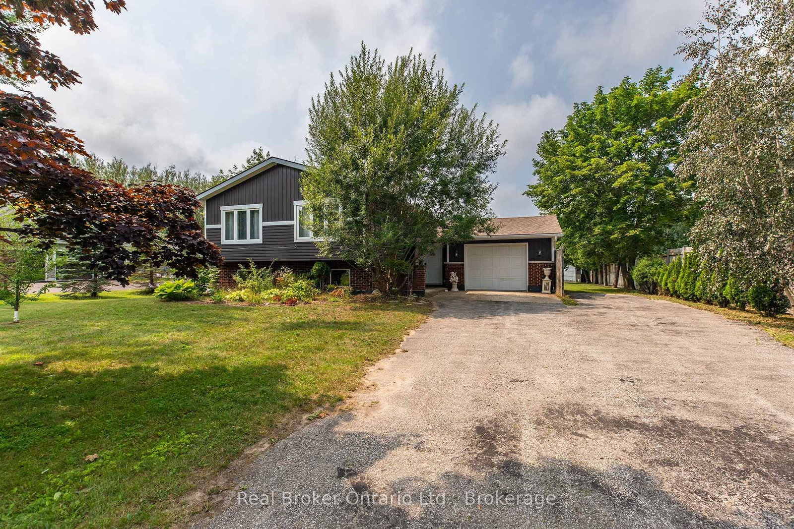 115 Carlisle Street • Saugeen Shores, ON photo 2