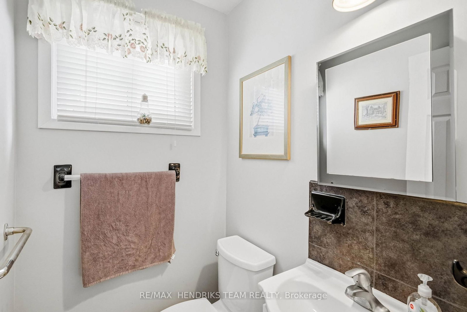 4 Royal Orchard Crescent • St. Catharines, ON photo 14