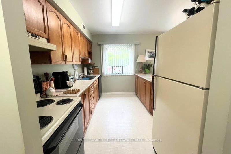 2 - 2 Rideau Street