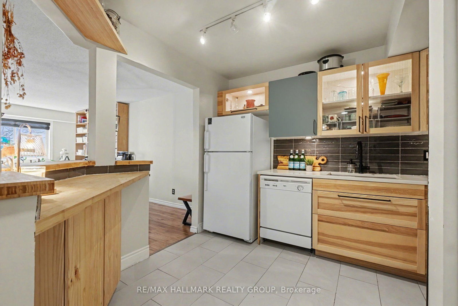 266 Lorry Greenberg Drive • #203 • Ottawa, ON photo 9