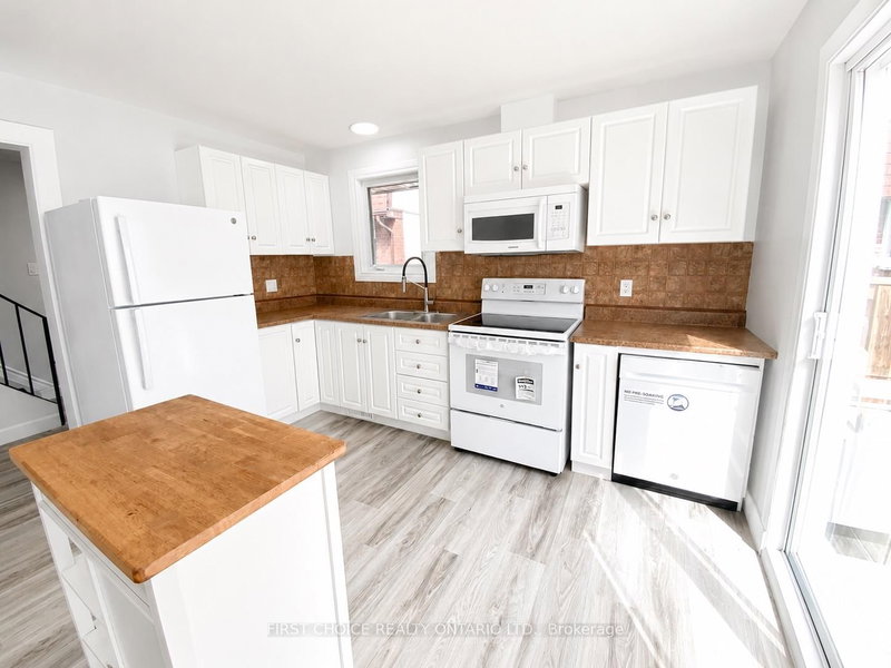837 Eastvale Dr photo 4